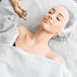 woman-during-the-hydration-skin-procedure